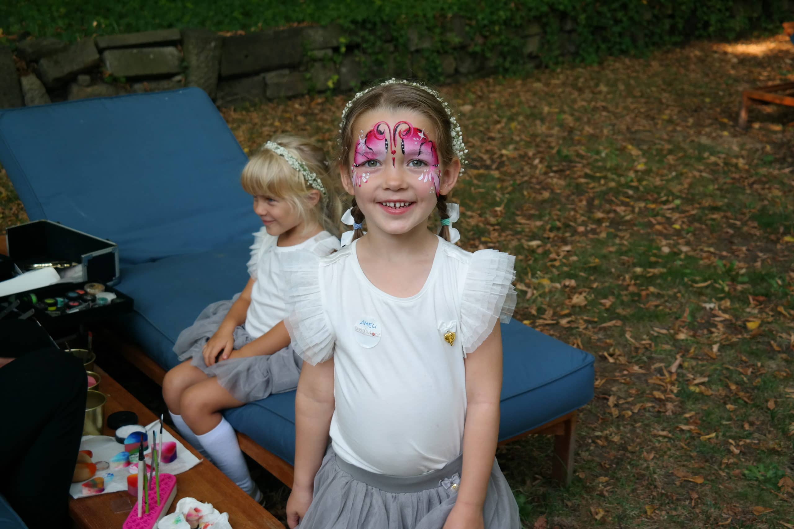 Kinderschminken ist beliebt beim Kindergeburtstag feiern