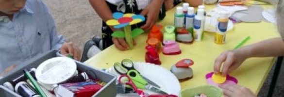 Unser Basteltisch im Partyraum in Dresden für Kindergeburtstag
